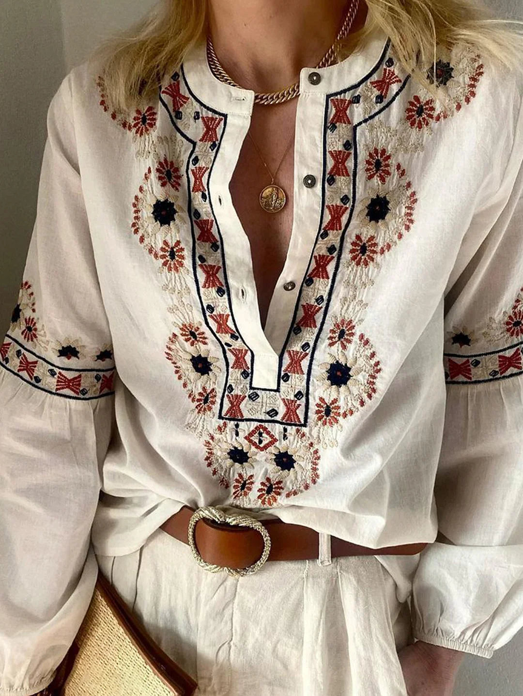 Well Tailored Blouse with a Graceful Silhouette