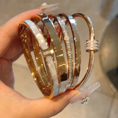 Smuk Guld Armbånd med unik stil