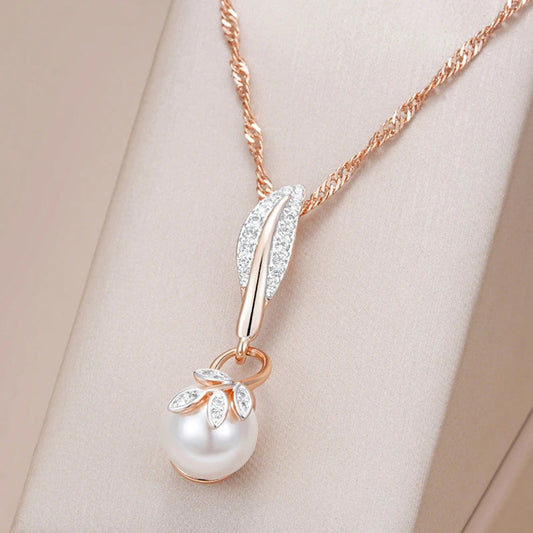 Elegant Bright Leaf Pearl Necklace
