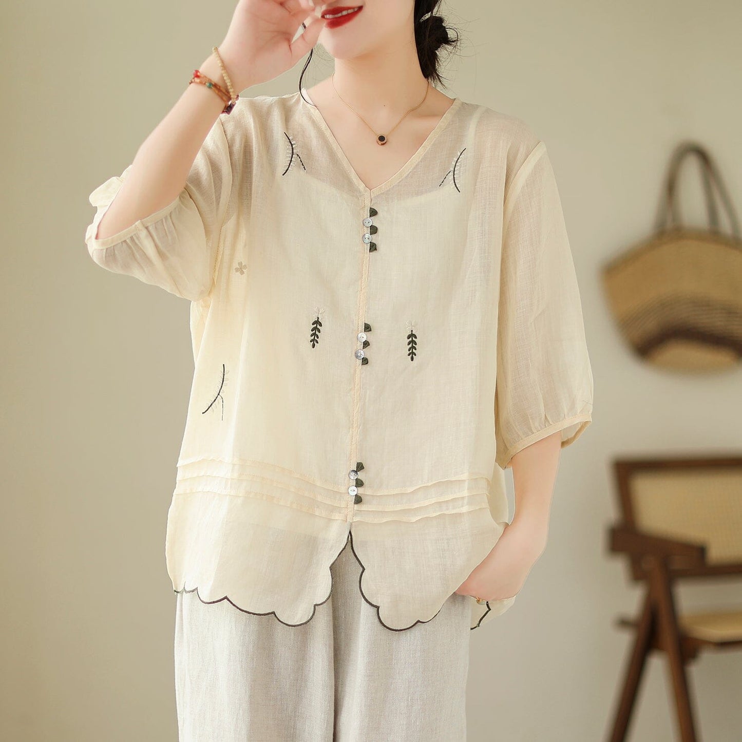 Effortlessly Elegant Top with a Timeless Design