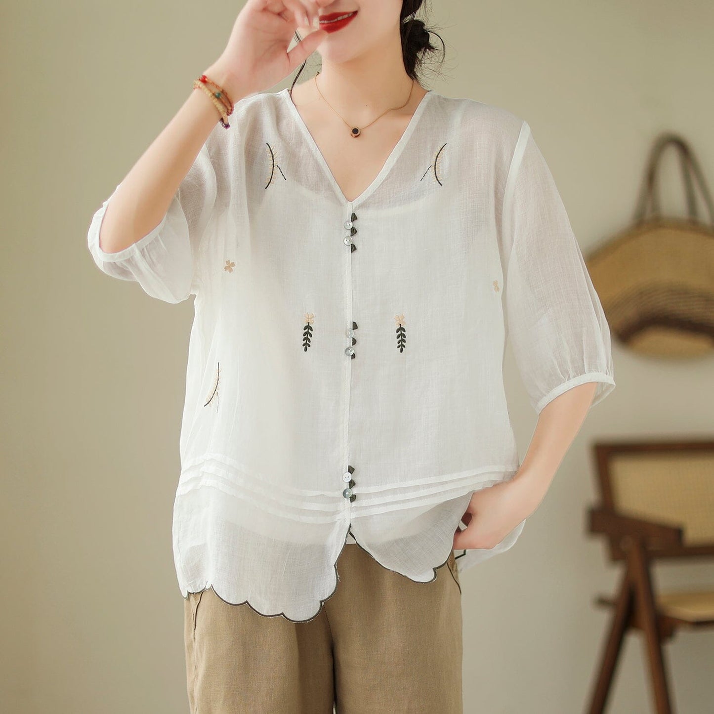 Effortlessly Elegant Top with a Timeless Design