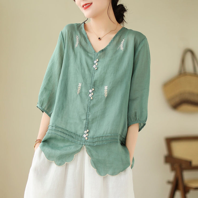 Effortlessly Elegant Top with a Timeless Design