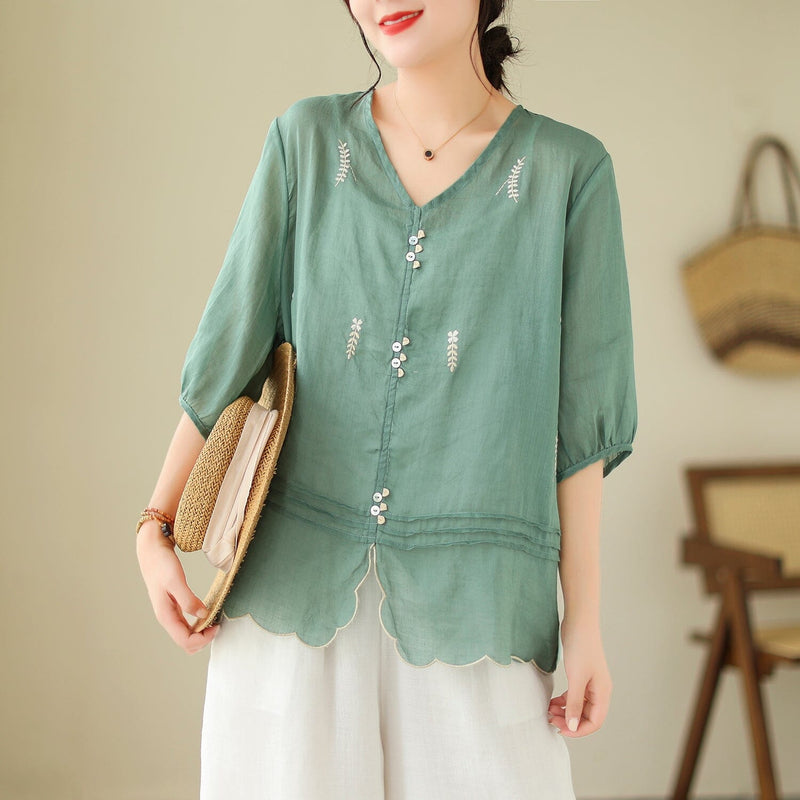 Effortlessly Elegant Top with a Timeless Design