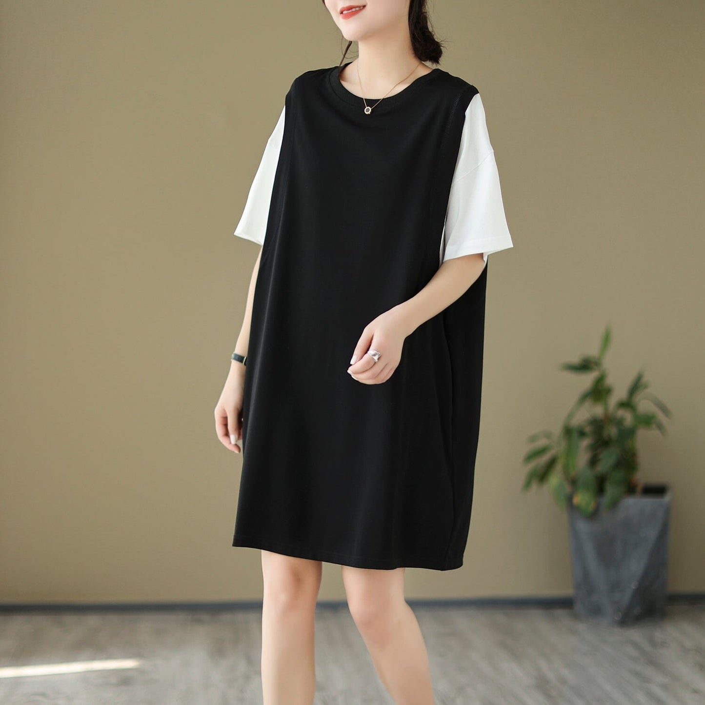Beautifully Finished Dress in a Timeless Design
