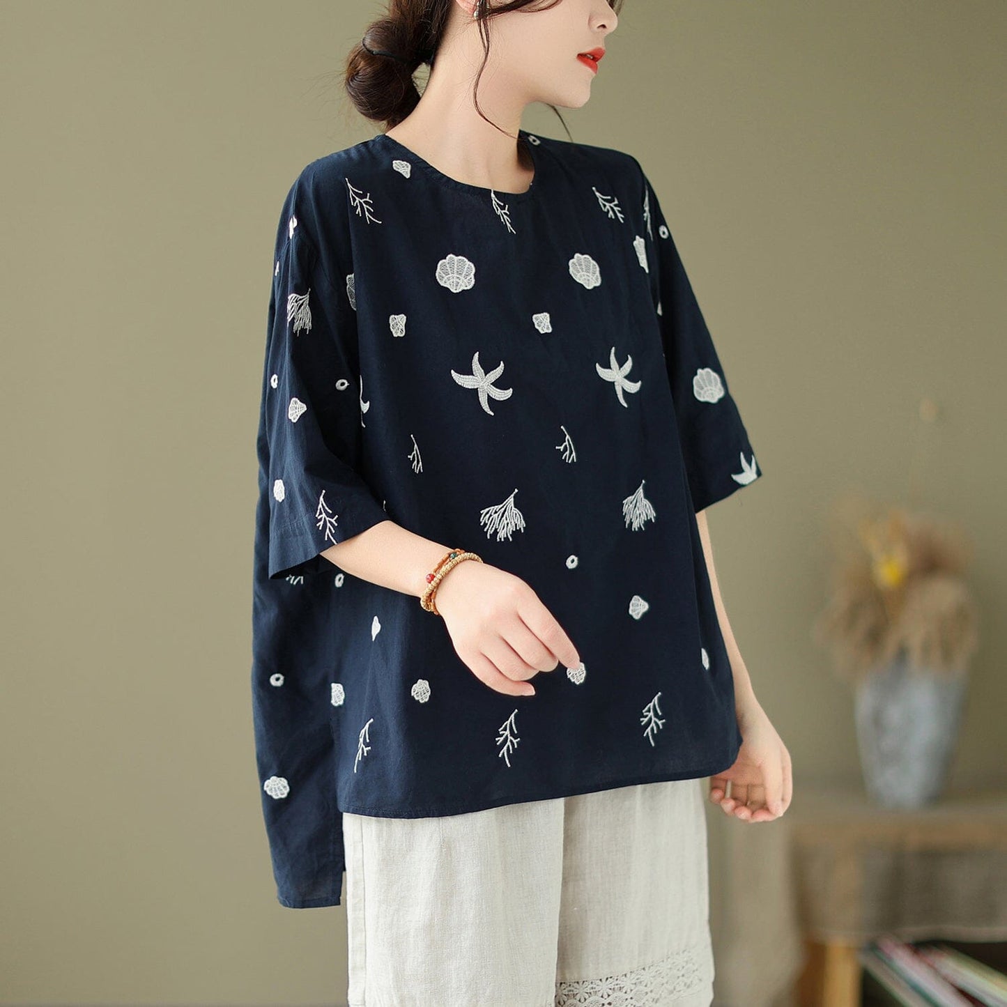 Effortlessly Elegant T-Shirt with a Timeless Design