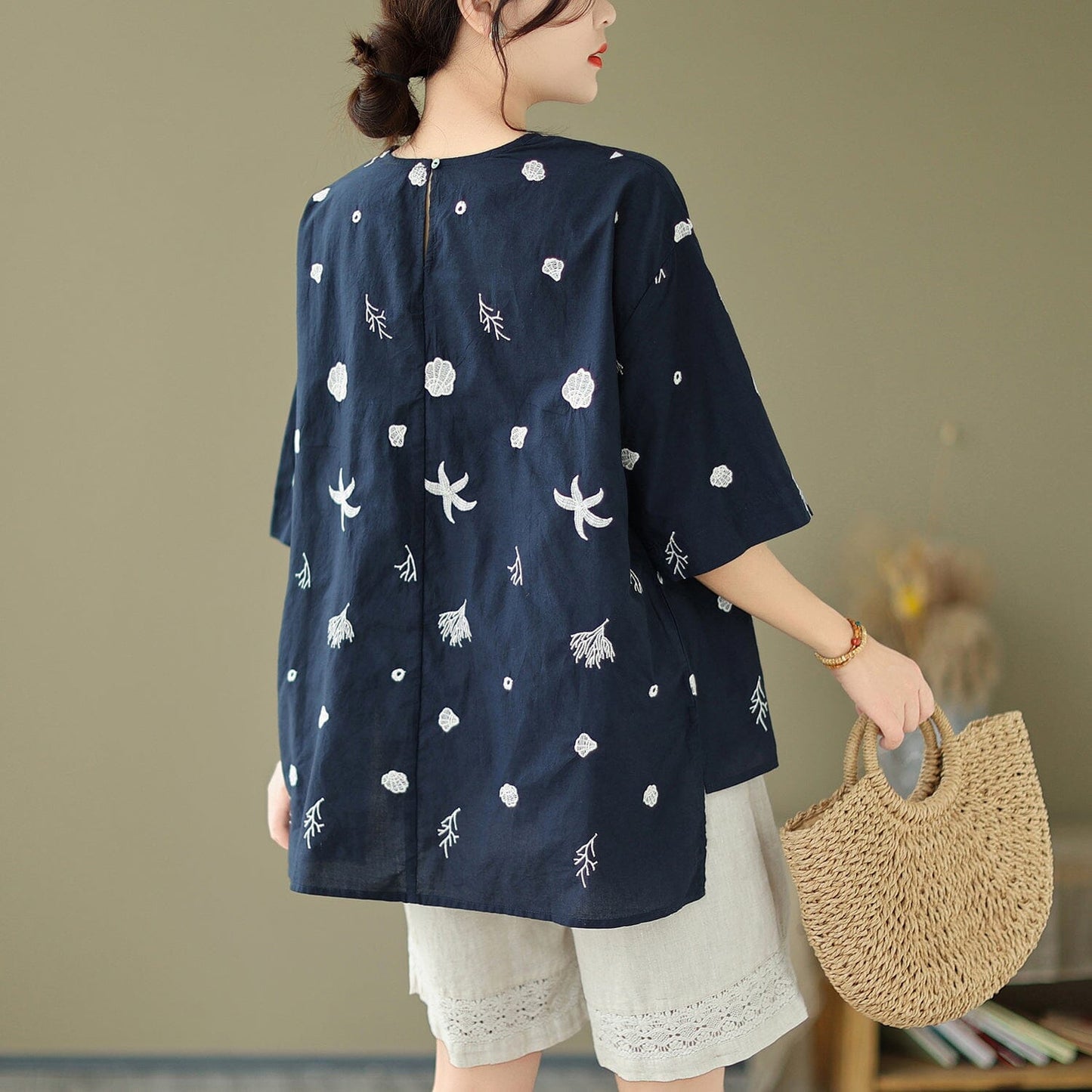 Effortlessly Elegant T-Shirt with a Timeless Design