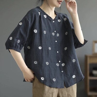 Well Tailored Blouse with a Graceful Silhouette