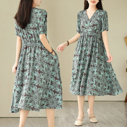 Classic Vintage Dress with a Flattering Fit