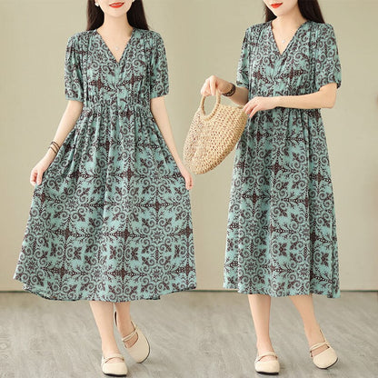 Classic Vintage Dress with a Flattering Fit