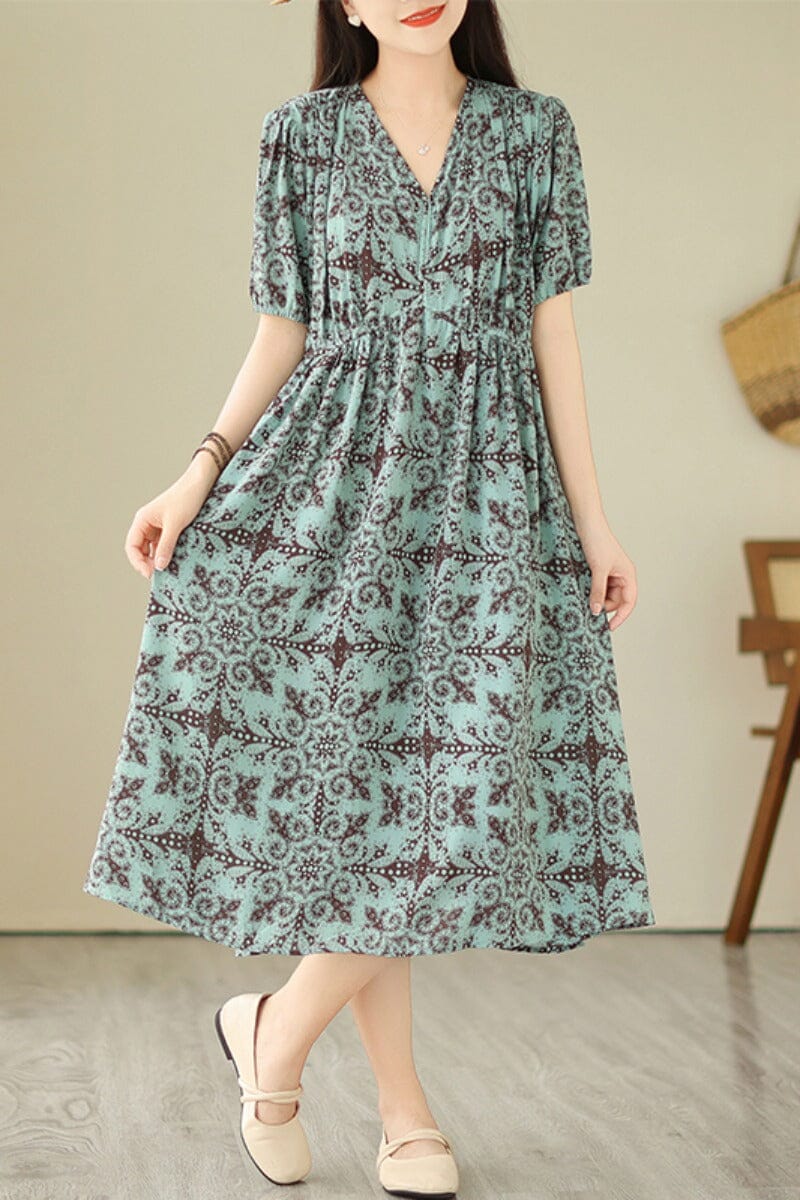 Classic Vintage Dress with a Flattering Fit