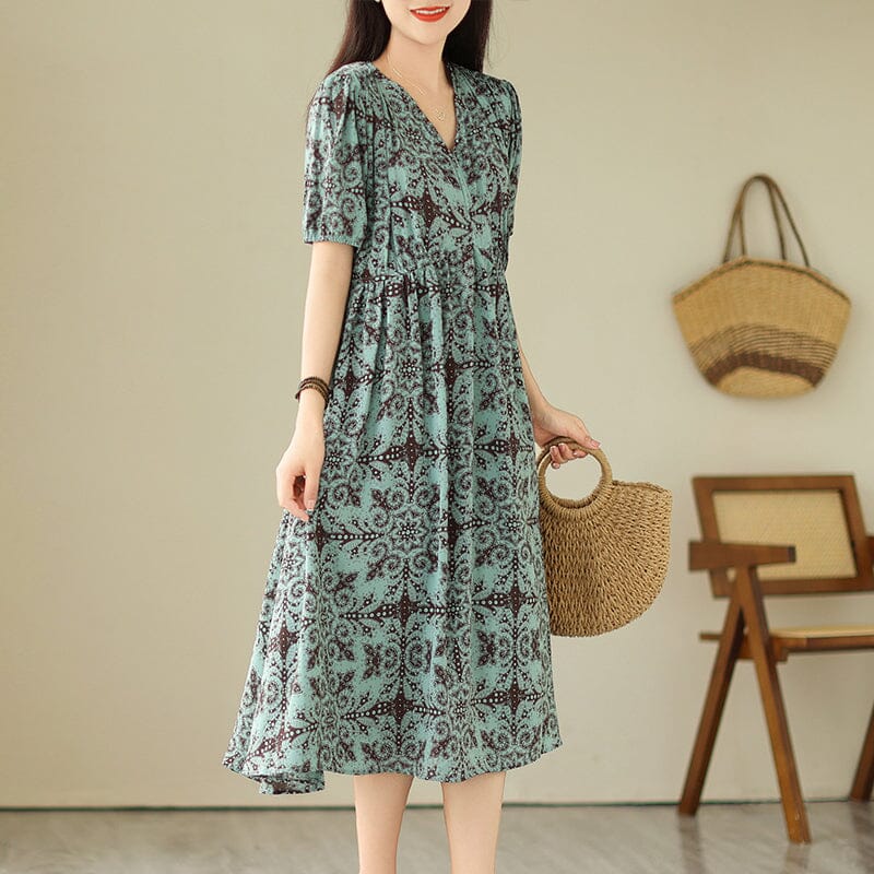 Classic Vintage Dress with a Flattering Fit