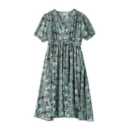 Classic Vintage Dress with a Flattering Fit