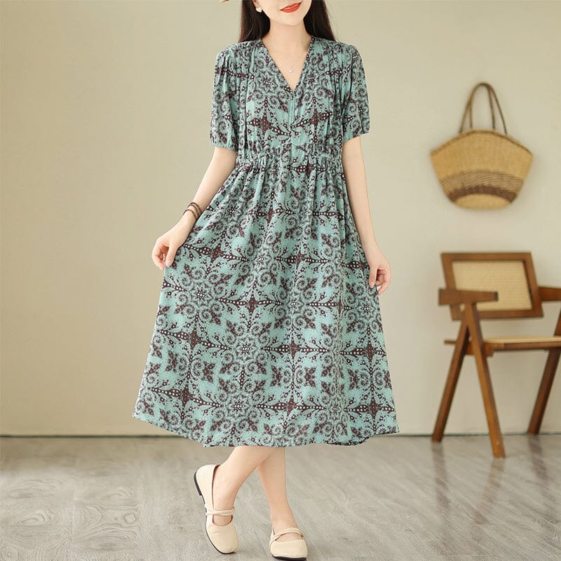 Classic Vintage Dress with a Flattering Fit